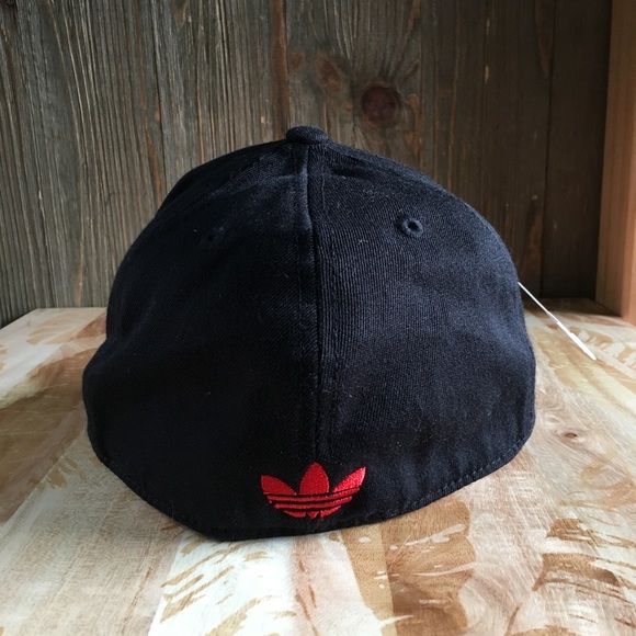 Chicago Bulls Addidas Flat Rim FlexFit Hat - Picture 3 of 6